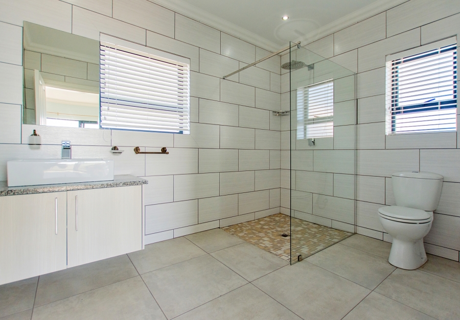3 Bedroom Property for Sale in Sandy Point Western Cape